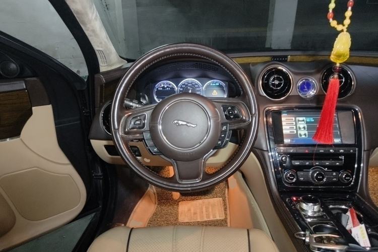 Used Jaguar XJ 2011 XJL 3.0 Panoramic Business Edition Steering Wheel