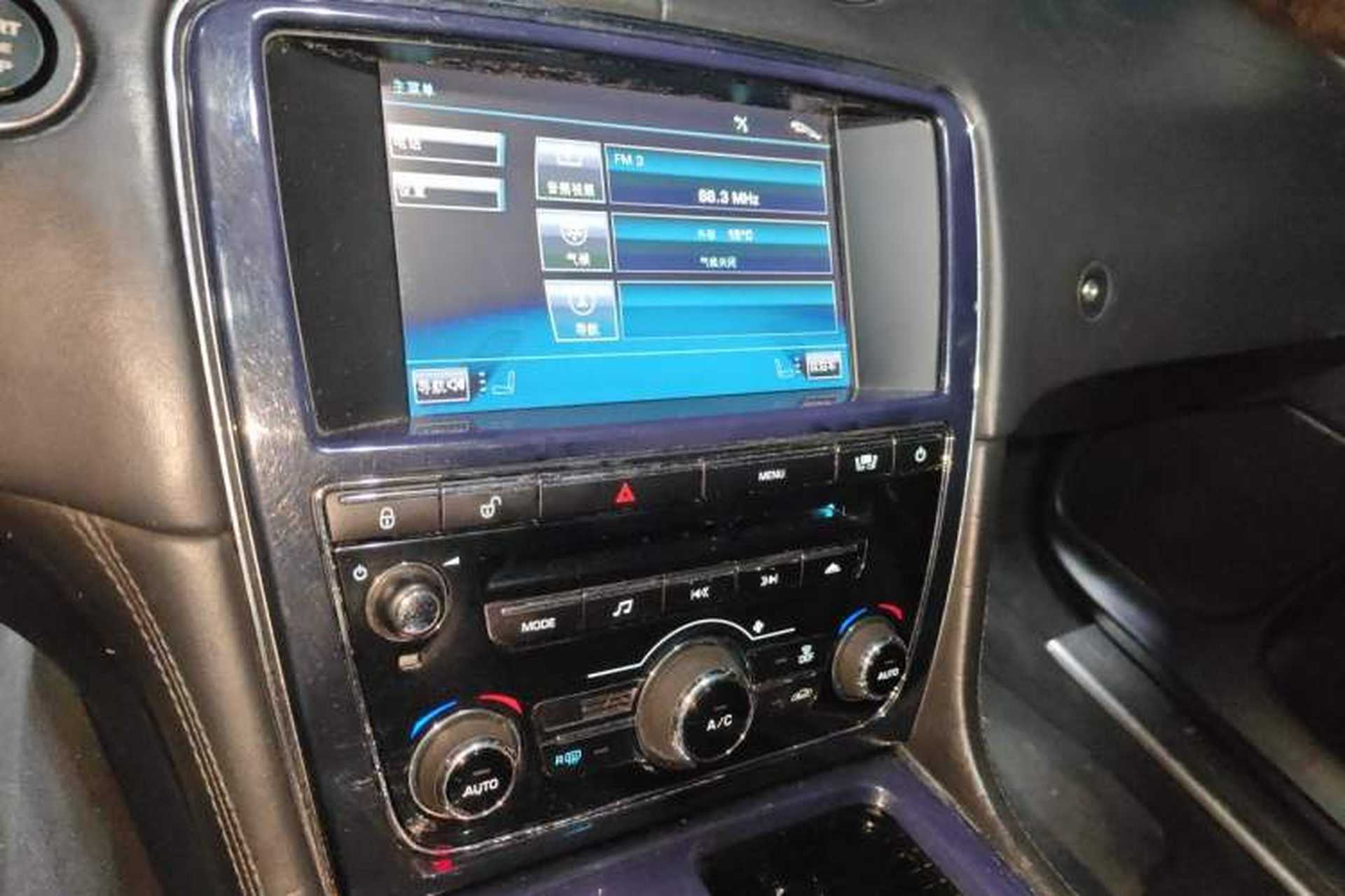 Used Jaguar XJ 2011 XJL 3.0 Panoramic Business Edition Audio And AC Panel