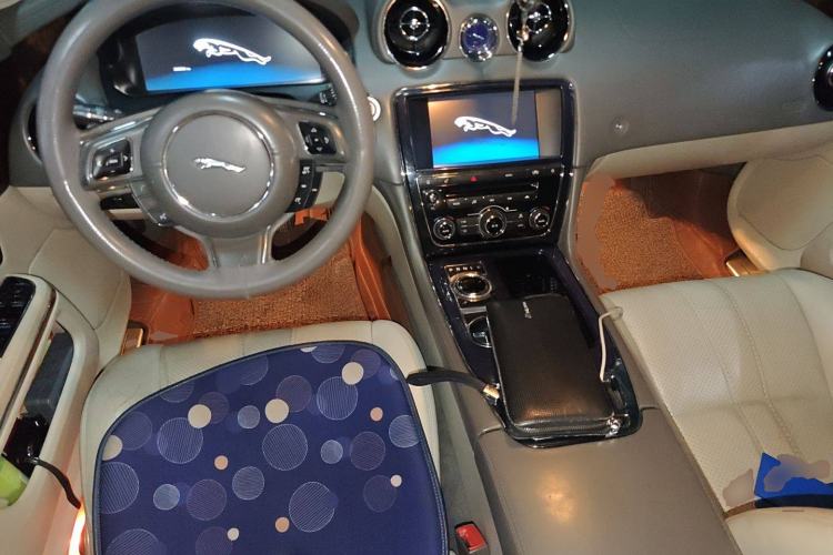 Used Jaguar XJ 2011 XJL 3.0 Panoramic Business Edition Center Console