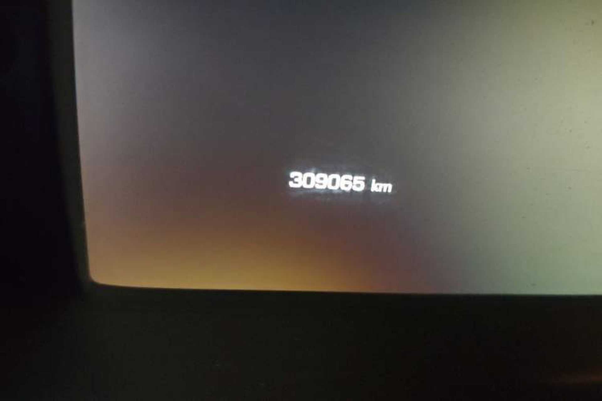 Used Jaguar XJ 2011 XJL 3.0 Panoramic Business Edition Odometer Close Up