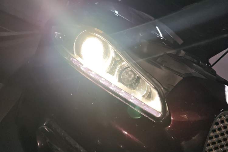 Used Jaguar XJ 2011 XJL 3.0 Panoramic Business Edition Right Front Headlight