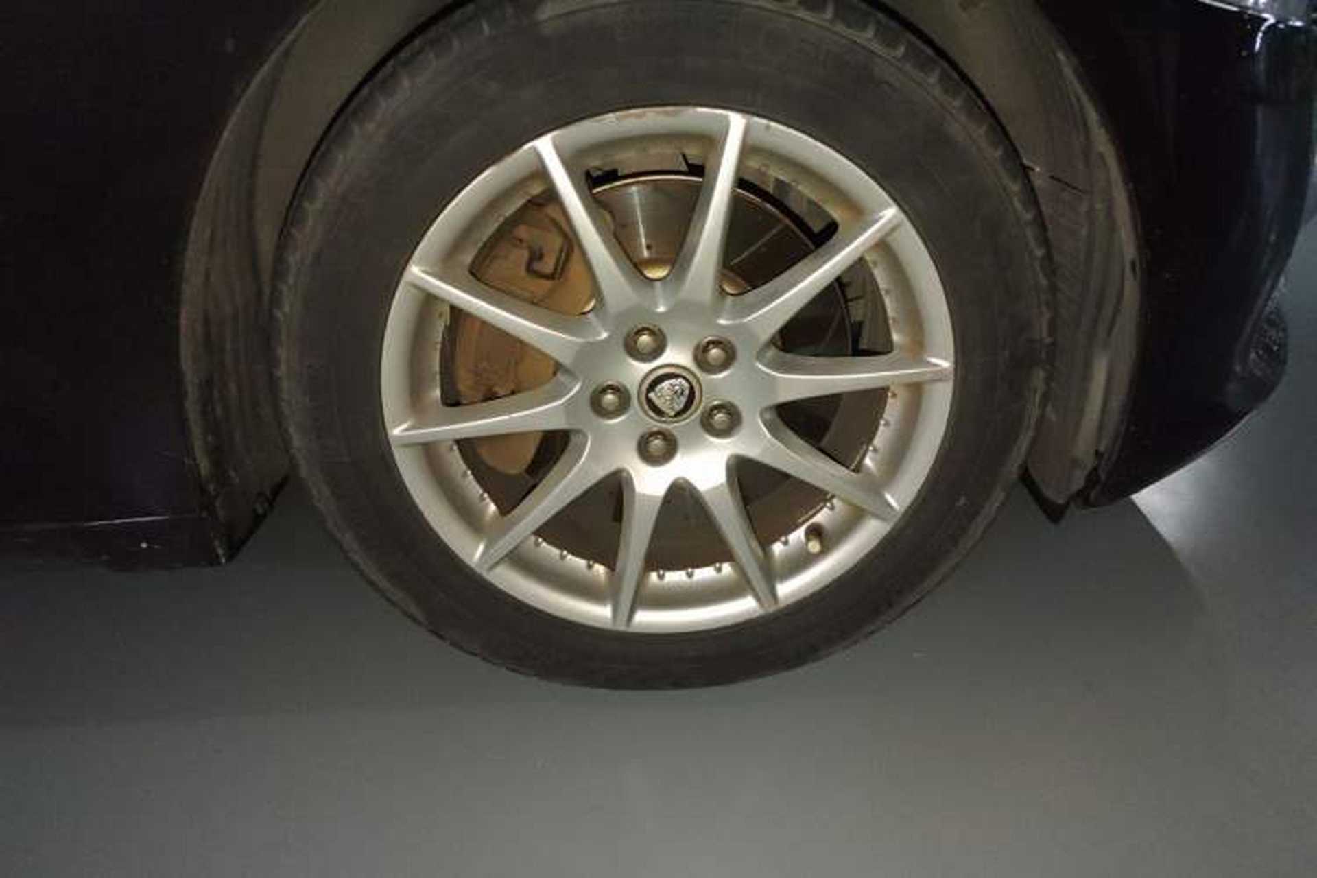Used Jaguar XJ 2011 XJL 3.0 Panoramic Business Edition Right Front Wheel Hub