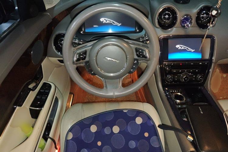 Used Jaguar XJ 2011 XJL 3.0 Panoramic Business Edition Steering Wheel