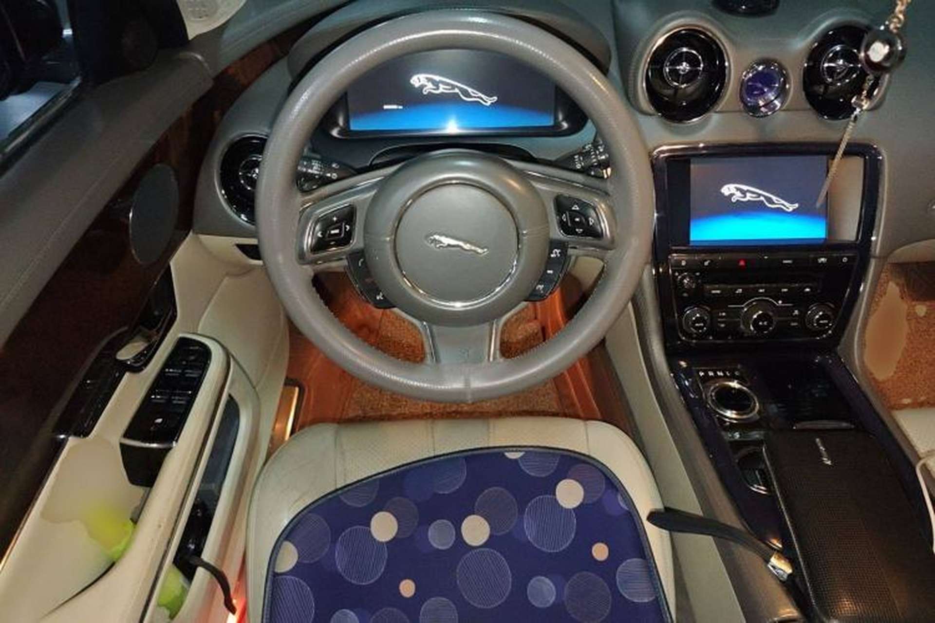 Used Jaguar XJ 2011 XJL 3.0 Panoramic Business Edition Steering Wheel