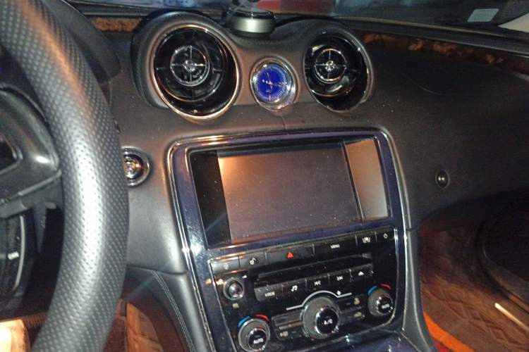 Used Jaguar XJ 2011 XJL 3.0 Panoramic Business Edition Audio And AC Panel