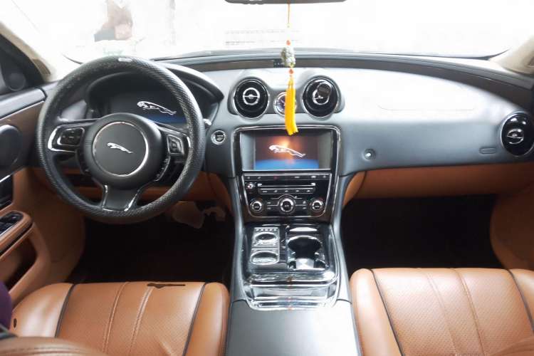 Used Jaguar XJ 2011 XJL 5.0 Flagship Prestige Edition Center Console
