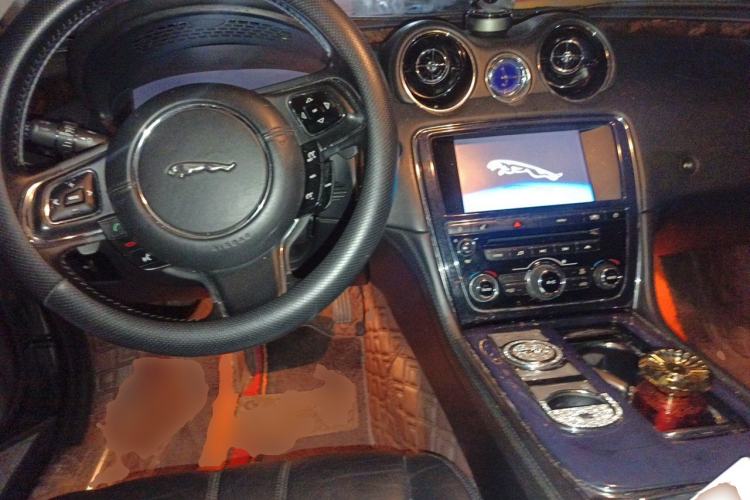 Used Jaguar XJ 2011 XJL 3.0 Panoramic Business Edition Center Console