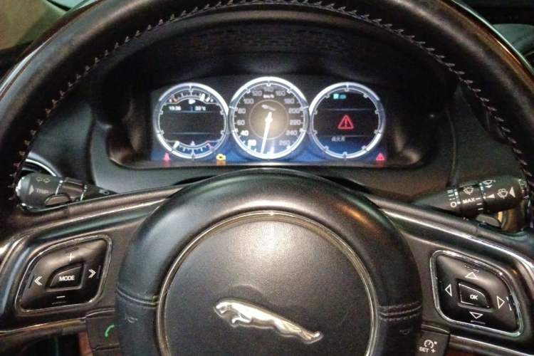Used Jaguar XJ 2011 XJL 3.0 Panoramic Business Edition Instrument Cluster