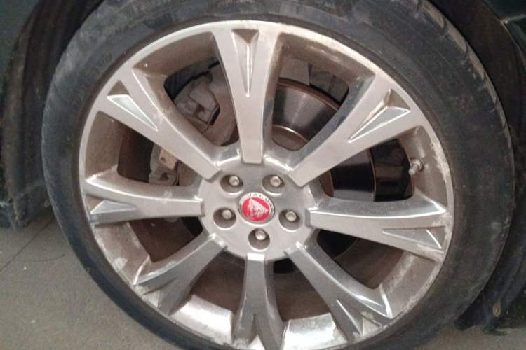 Used Jaguar XJ 2011 XJL 3.0 Panoramic Business Edition Right Front Wheel Hub