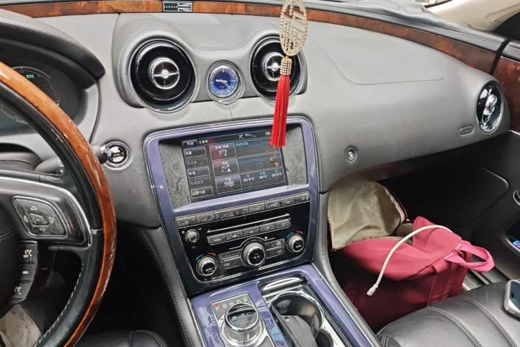 Used Jaguar XJ 2011 XJL 3.0 Panoramic Business Edition Audio And AC Panel