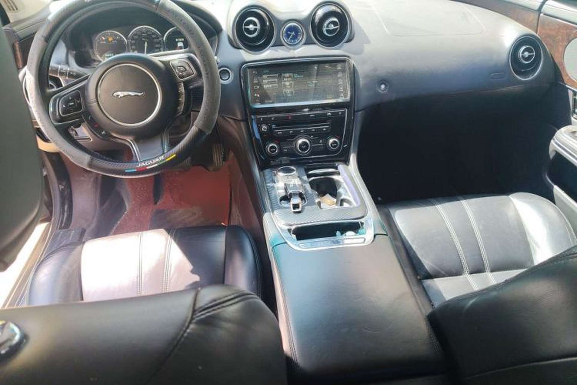 Used Jaguar XJ 2011 XJL 3.0 Panoramic Business Edition Center Console