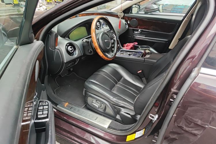 Used Jaguar XJ 2011 XJL 3.0 Panoramic Business Edition Driver Seat