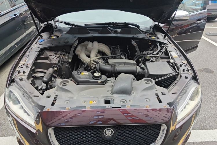 Used Jaguar XJ 2011 XJL 3.0 Panoramic Business Edition Engine Bay