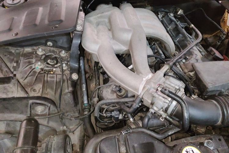 Used Jaguar XJ 2011 XJL 3.0 Panoramic Business Edition Engine Bay Right