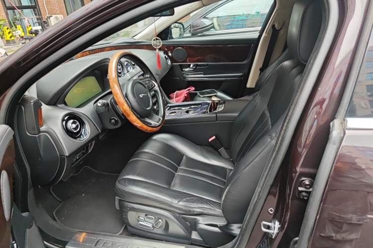 Used Jaguar XJ 2011 XJL 3.0 Panoramic Business Edition Left Front Seat