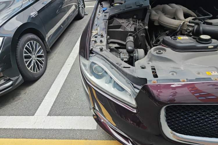 Used Jaguar XJ 2011 XJL 3.0 Panoramic Business Edition Right Front Headlight