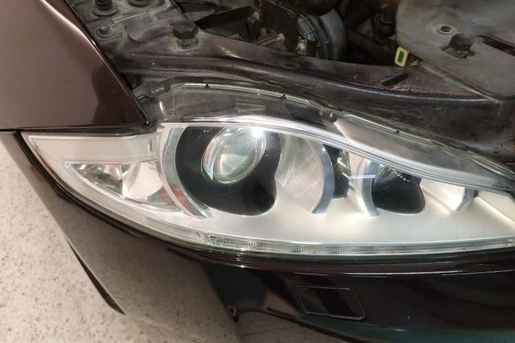Used Jaguar XJ 2011 XJL 3.0 Panoramic Business Edition Right Front Headlight