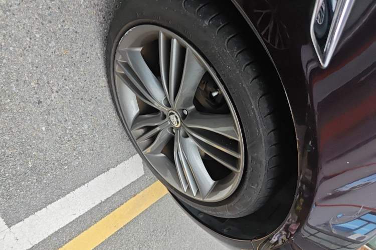 Used Jaguar XJ 2011 XJL 3.0 Panoramic Business Edition Right Front Wheel Hub
