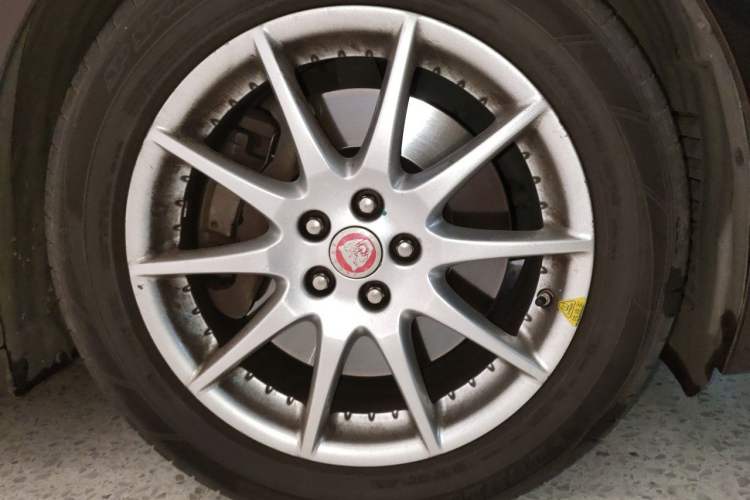 Used Jaguar XJ 2011 XJL 3.0 Panoramic Business Edition Right Front Wheel Hub