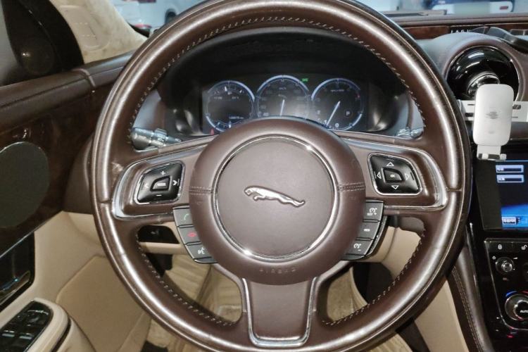 Used Jaguar XJ 2011 XJL 3.0 Panoramic Business Edition Steering Wheel
