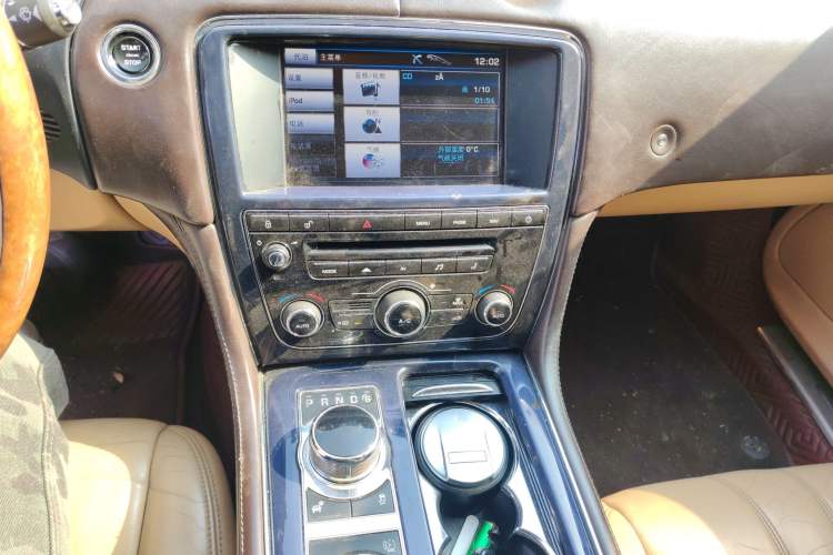 Used Jaguar XJ 2011 XJL 3.0 Panoramic Business Edition Audio And AC Panel