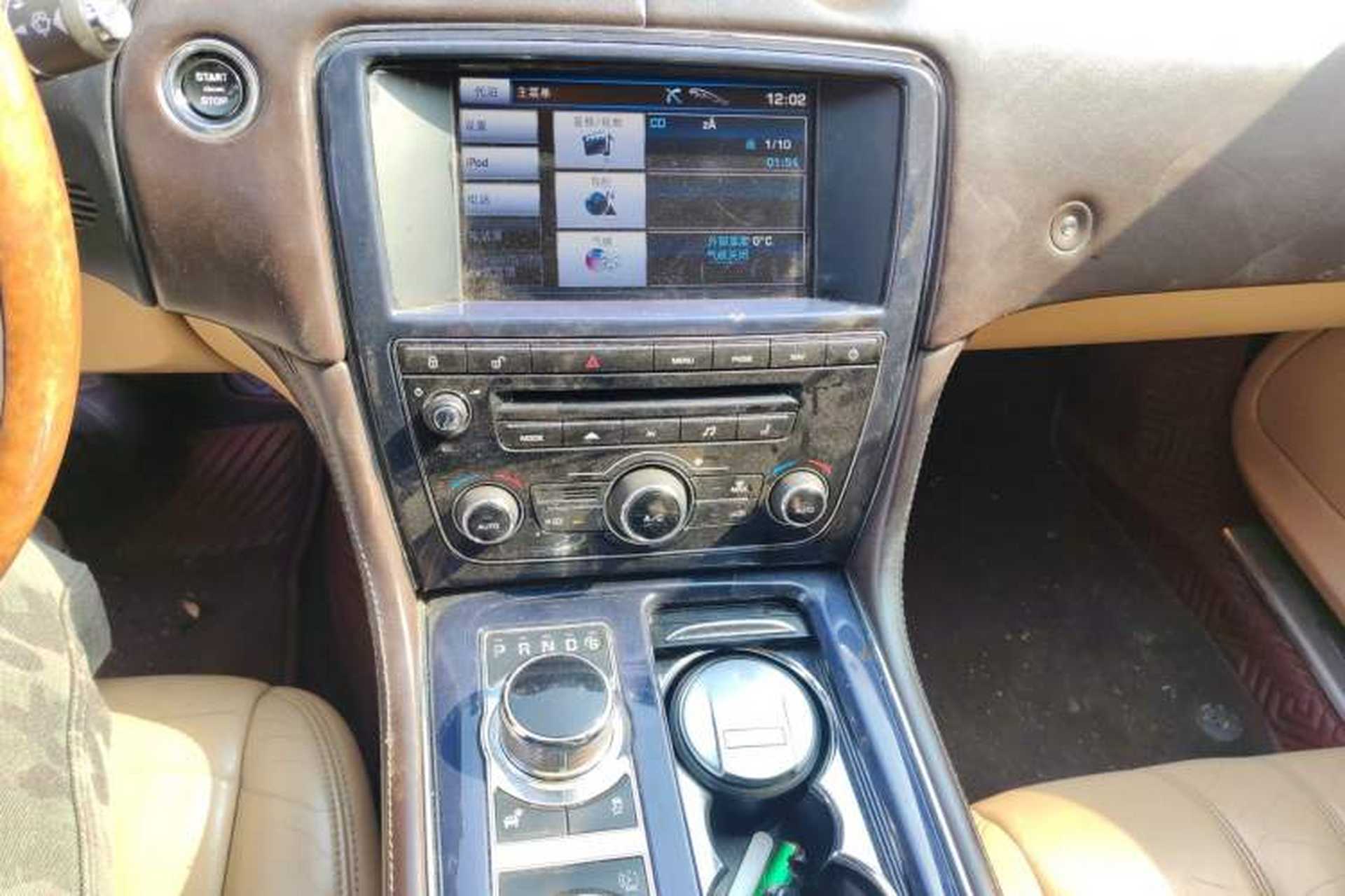 Used Jaguar XJ 2011 XJL 3.0 Panoramic Business Edition Audio And AC Panel
