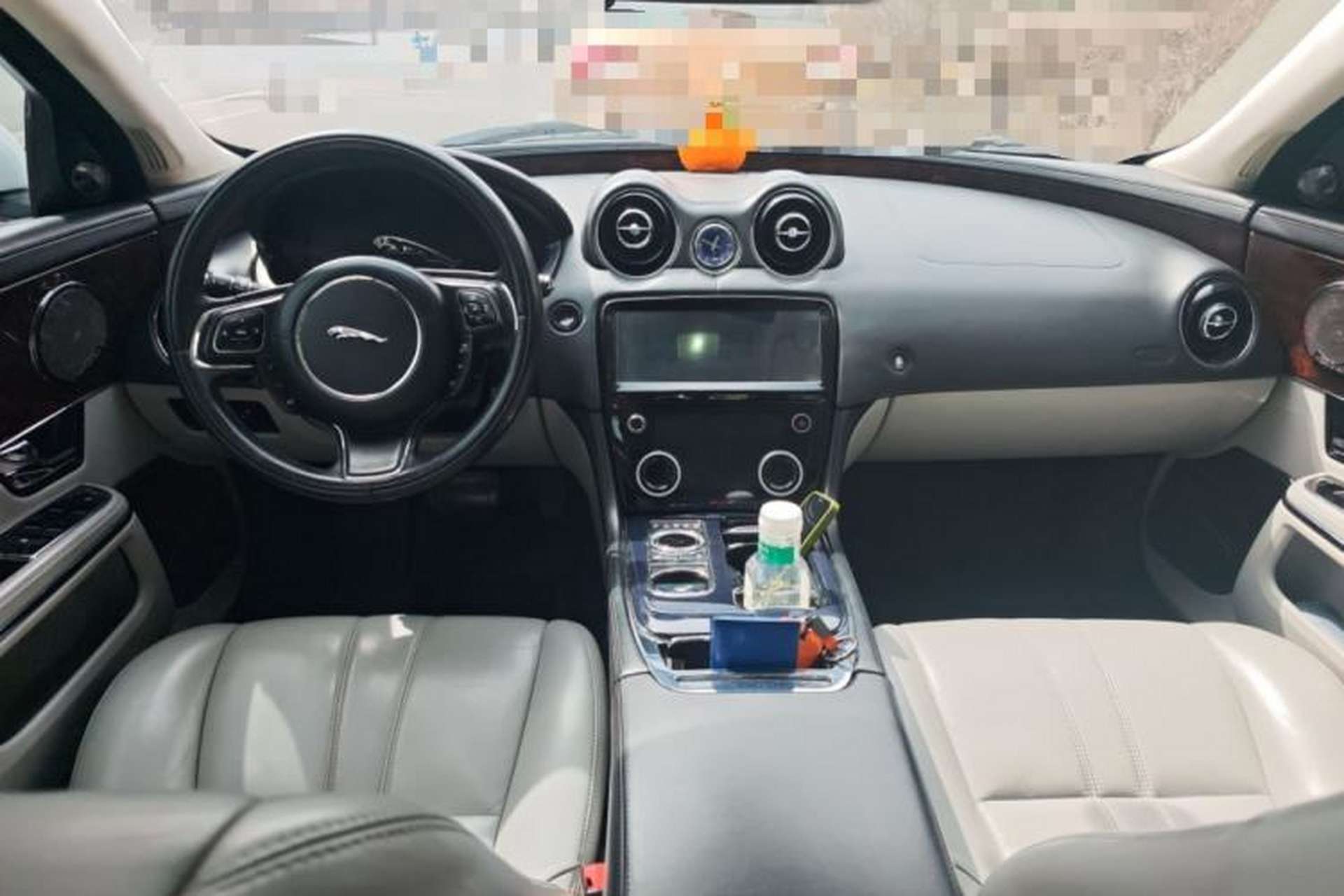 Used Jaguar XJ 2011 XJL 3.0 Panoramic Business Edition Center Console