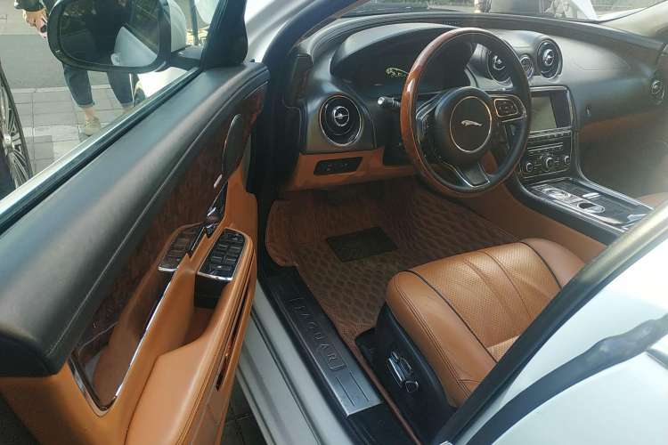 Used Jaguar XJ 2011 XJL 3.0 Panoramic Business Edition Driver Seat