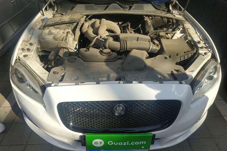 Used Jaguar XJ 2011 XJL 3.0 Panoramic Business Edition Engine Bay