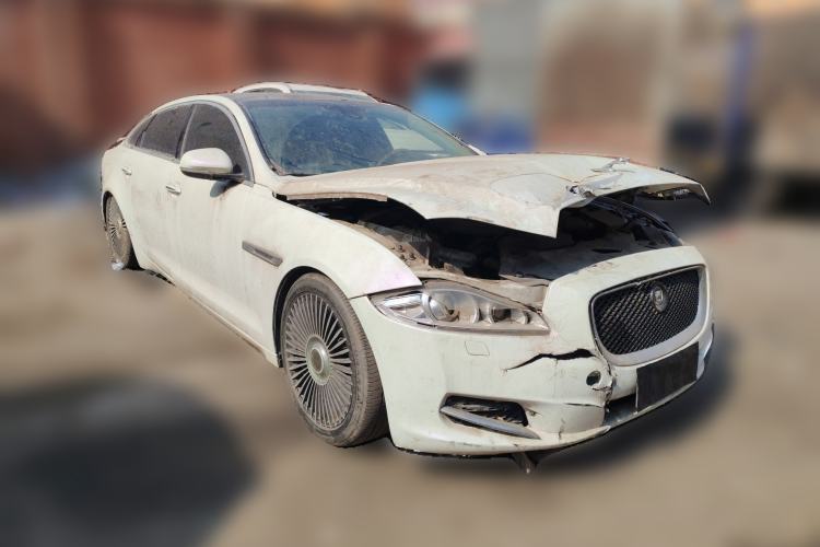 Used Jaguar XJ 2011 XJL 3.0 Panoramic Business Edition Front Right 45 Deg