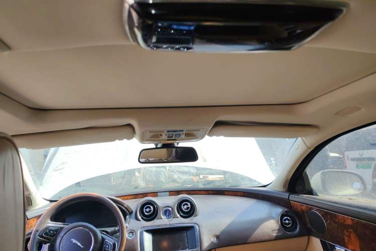 Used Jaguar XJ 2011 XJL 3.0 Panoramic Business Edition Headliner