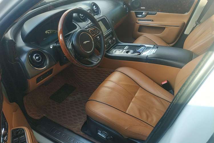 Used Jaguar XJ 2011 XJL 3.0 Panoramic Business Edition Left Front Seat