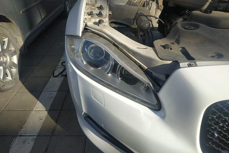 Used Jaguar XJ 2011 XJL 3.0 Panoramic Business Edition Right Front Headlight