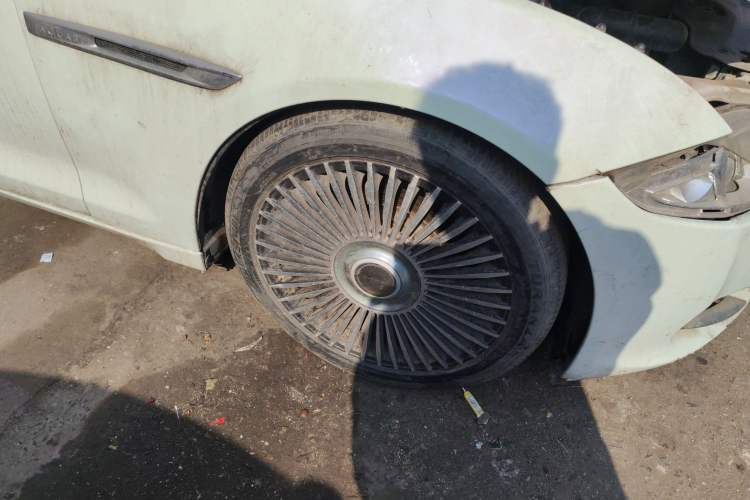 Used Jaguar XJ 2011 XJL 3.0 Panoramic Business Edition Right Front Wheel Hub