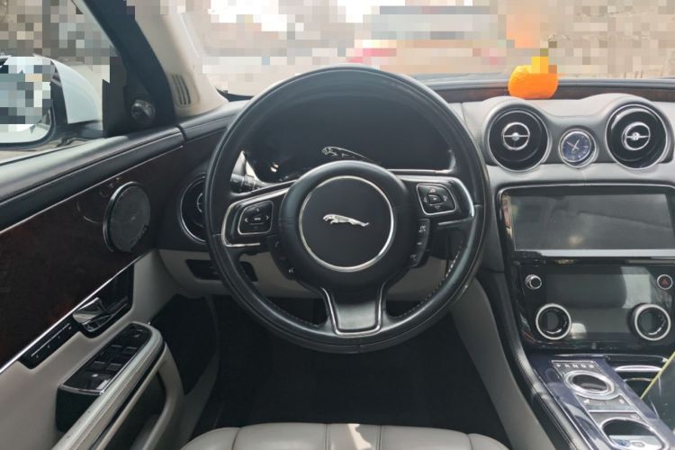 Used Jaguar XJ 2011 XJL 3.0 Panoramic Business Edition Steering Wheel