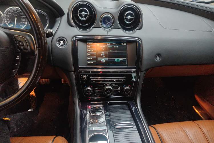 Used Jaguar XJ 2012 XJL 3.0 Flagship Business Edition Audio And AC Panel