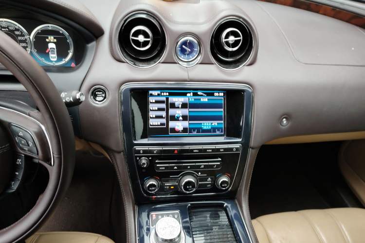 Used Jaguar XJ 2012 XJL 3.0 Panoramic Business Edition Audio And AC Panel