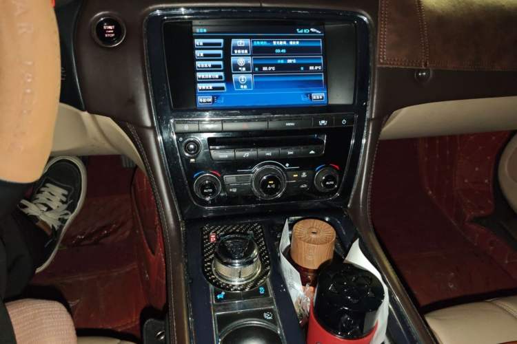 Used Jaguar XJ 2012 XJL 3.0 Panoramic Business Edition Audio And AC Panel