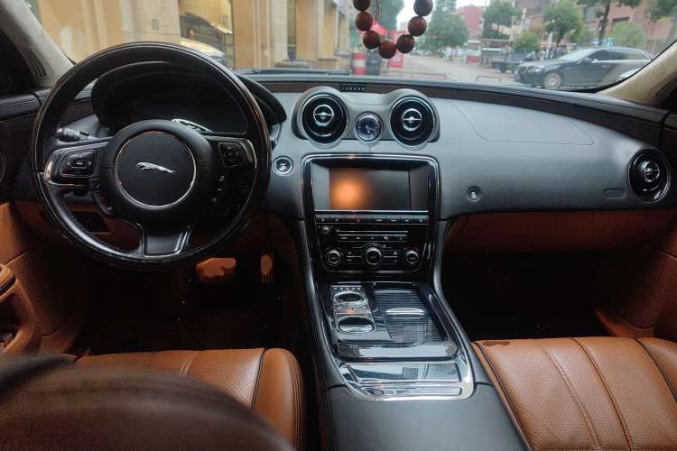 Used Jaguar XJ 2012 XJL 3.0 Flagship Business Edition Center Console