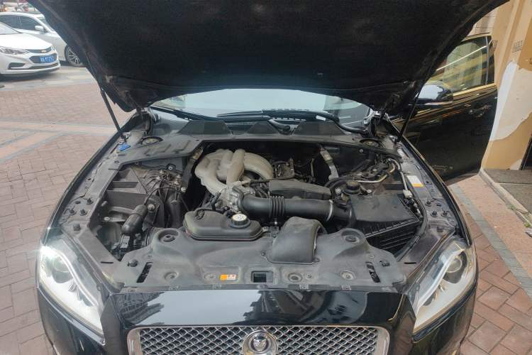 Used Jaguar XJ 2012 XJL 3.0 Flagship Business Edition Engine Bay