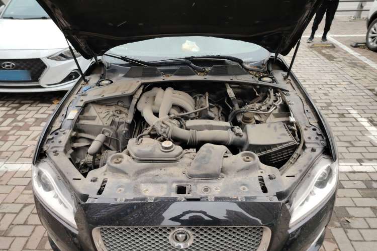 Used Jaguar XJ 2012 XJL 3.0 Panoramic Business Edition Engine Bay