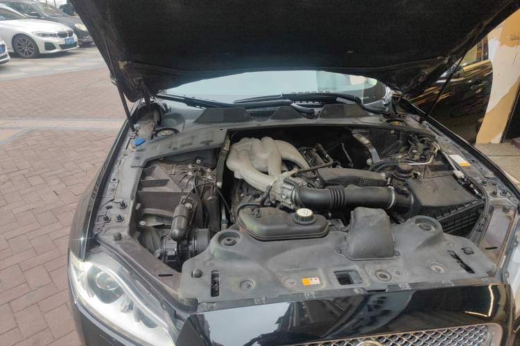 Used Jaguar XJ 2012 XJL 3.0 Flagship Business Edition Engine Bay Right