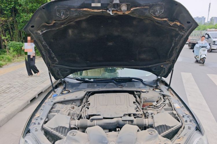 Used Jaguar XJ 2012 XJL 3.0 Panoramic Business Edition Engine Bay