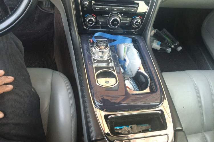 Used Jaguar XJ 2012 XJL 3.0 Panoramic Business Edition Gear Lever