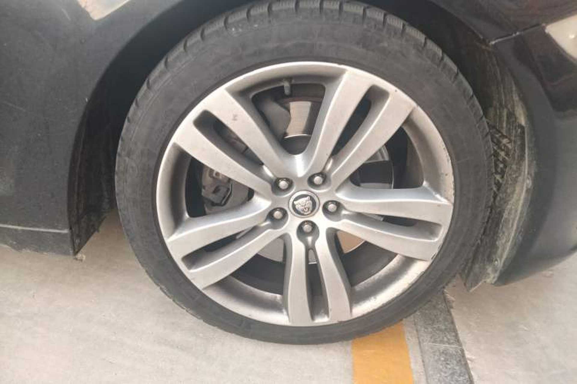 Used Jaguar XJ 2012 XJL 3.0 Panoramic Business Edition Right Front Wheel Hub