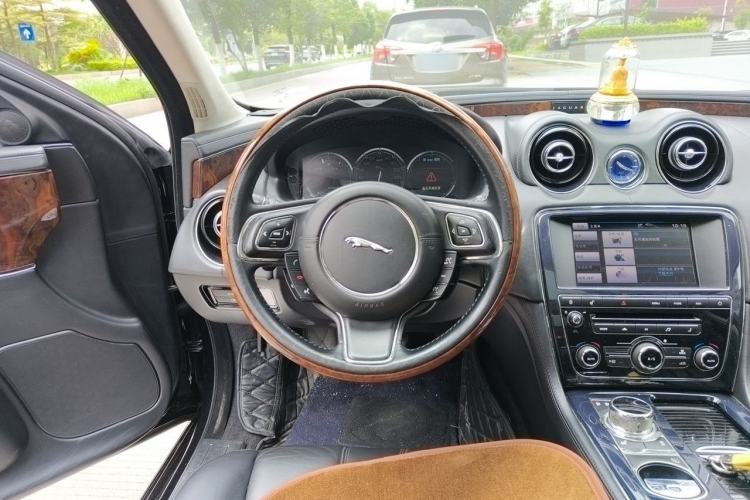 Used Jaguar XJ 2012 XJL 3.0 Panoramic Business Edition Steering Wheel