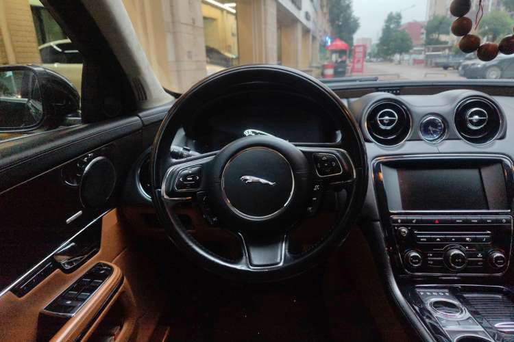Used Jaguar XJ 2012 XJL 3.0 Flagship Business Edition Steering Wheel