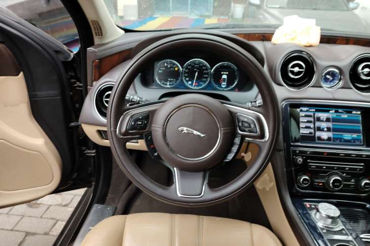 Used Jaguar XJ 2012 XJL 3.0 Panoramic Business Edition Steering Wheel