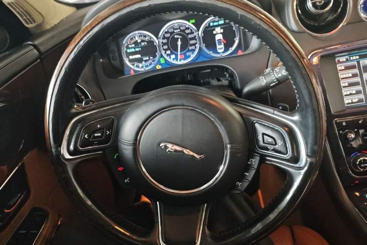 Used Jaguar XJ 2012 XJL 3.0 Flagship Business Edition Steering Wheel