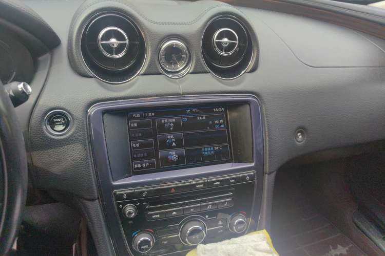 Used Jaguar XJ 2012 XJL 3.0 London Limited Edition Audio And AC Panel